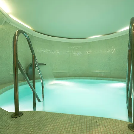 Opera Hotel 4*