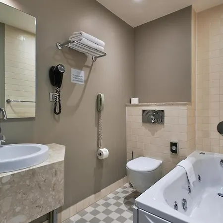 Opera Hotel 4*
