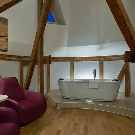 Opera Hotel 4*