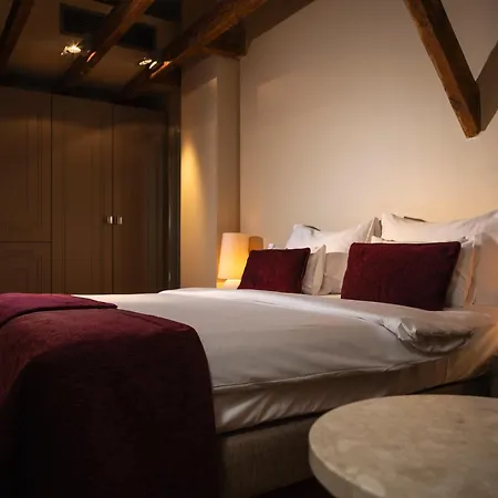 Opera Hotel 4*