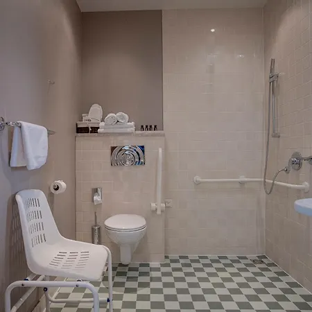 Opera Hotel 4*