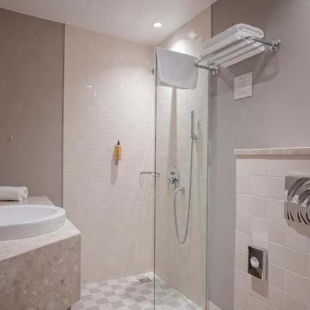 Opera Hotel 4*