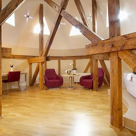 Opera Hotel 4*