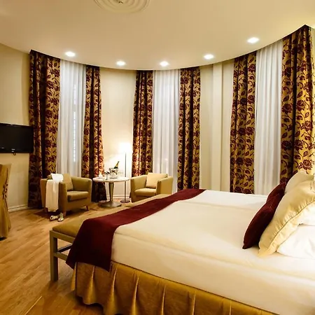 Opera Hotel 4*