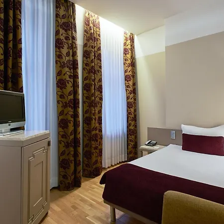 Opera Hotel 4*