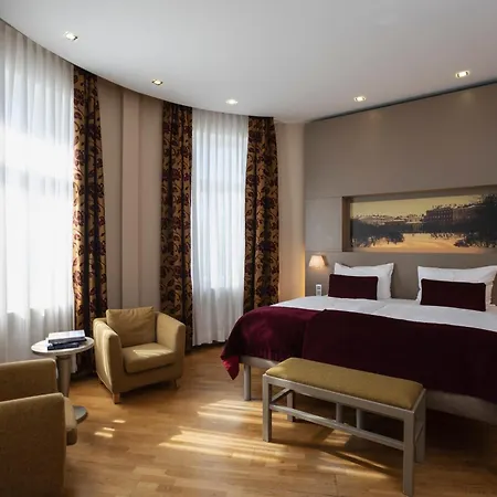 Opera Hotel 4*
