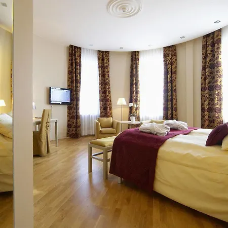 Opera Szálloda 4*
