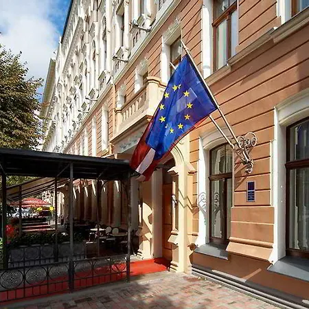 Opera Szálloda